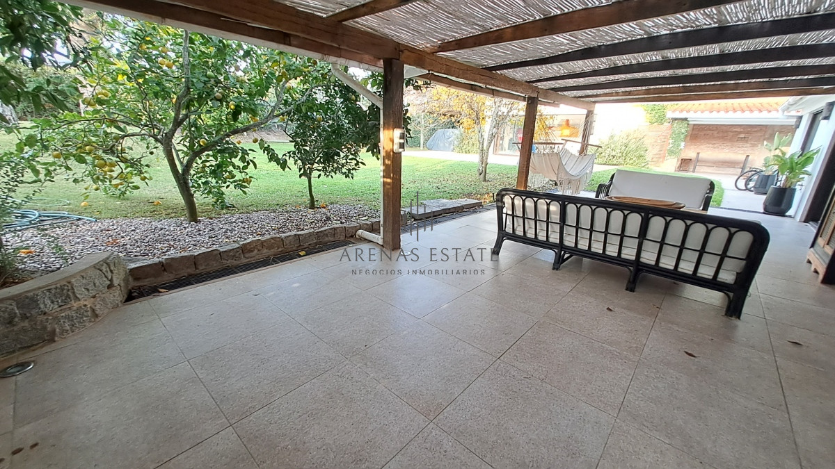 Casa ID.3859 - Casa En Alquiler de Temporada - Zona Mansa Ref. 6016