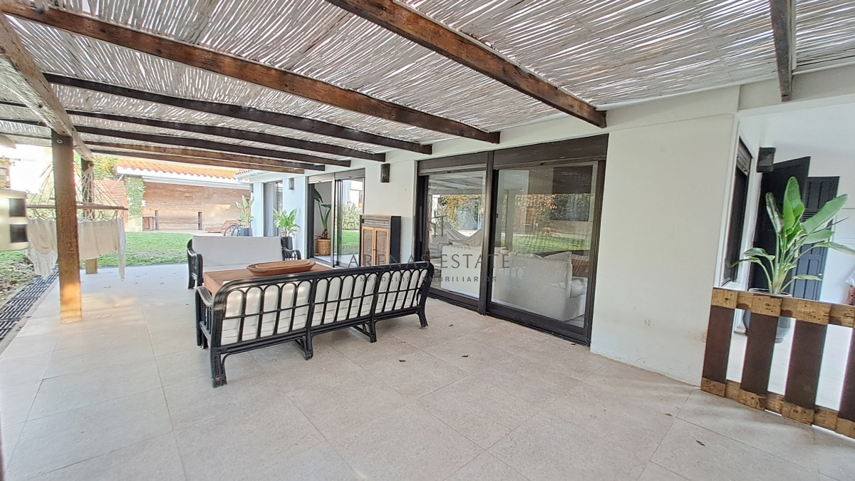 Casa ID.3859 - Casa En Alquiler de Temporada - Zona Mansa Ref. 6016