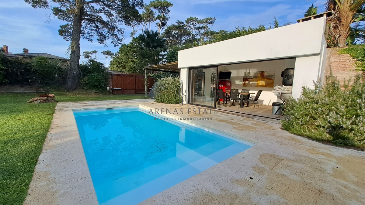 Casa ID.3859 - Casa En Alquiler de Temporada - Zona Mansa Ref. 6016