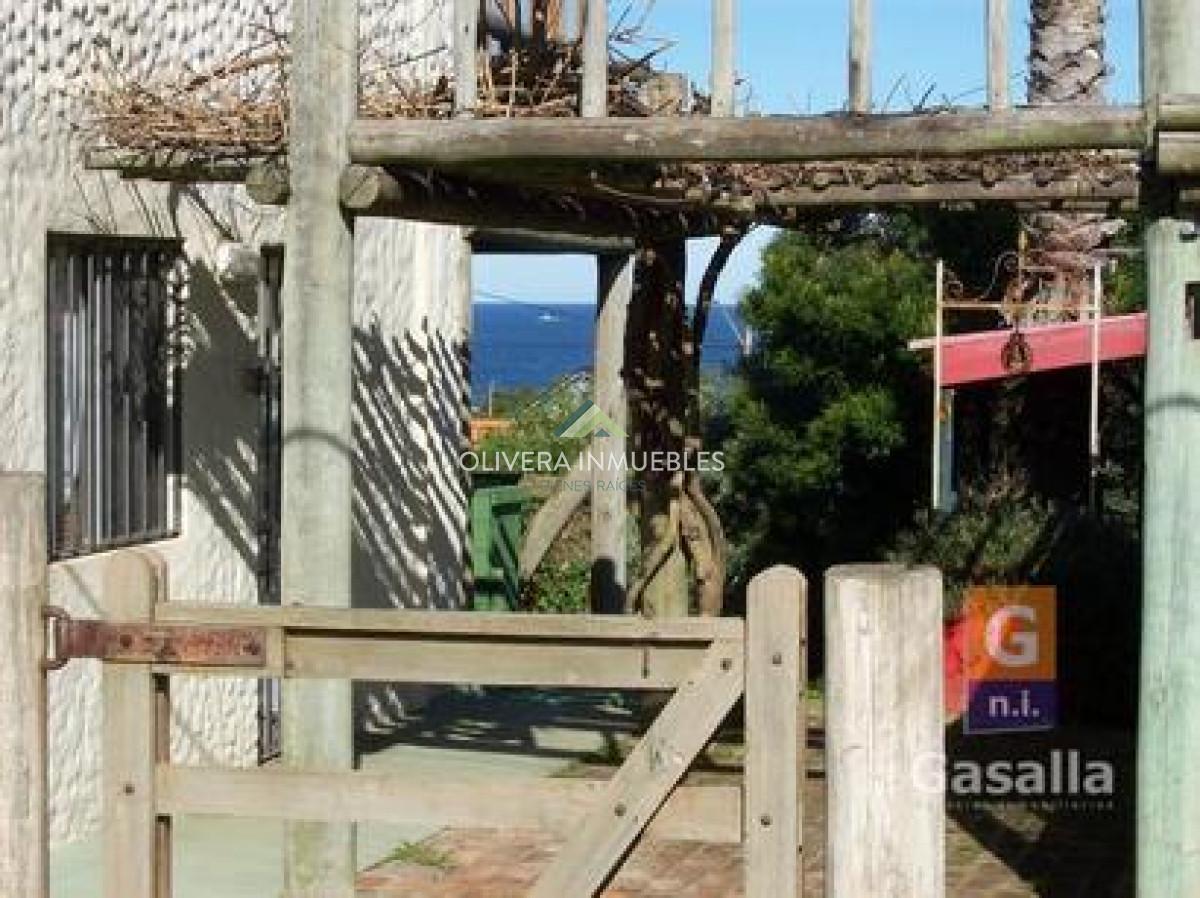 Casa ID.12141 - Casa en venta en El Chorro a 200 mts del mar - Ref. 1594