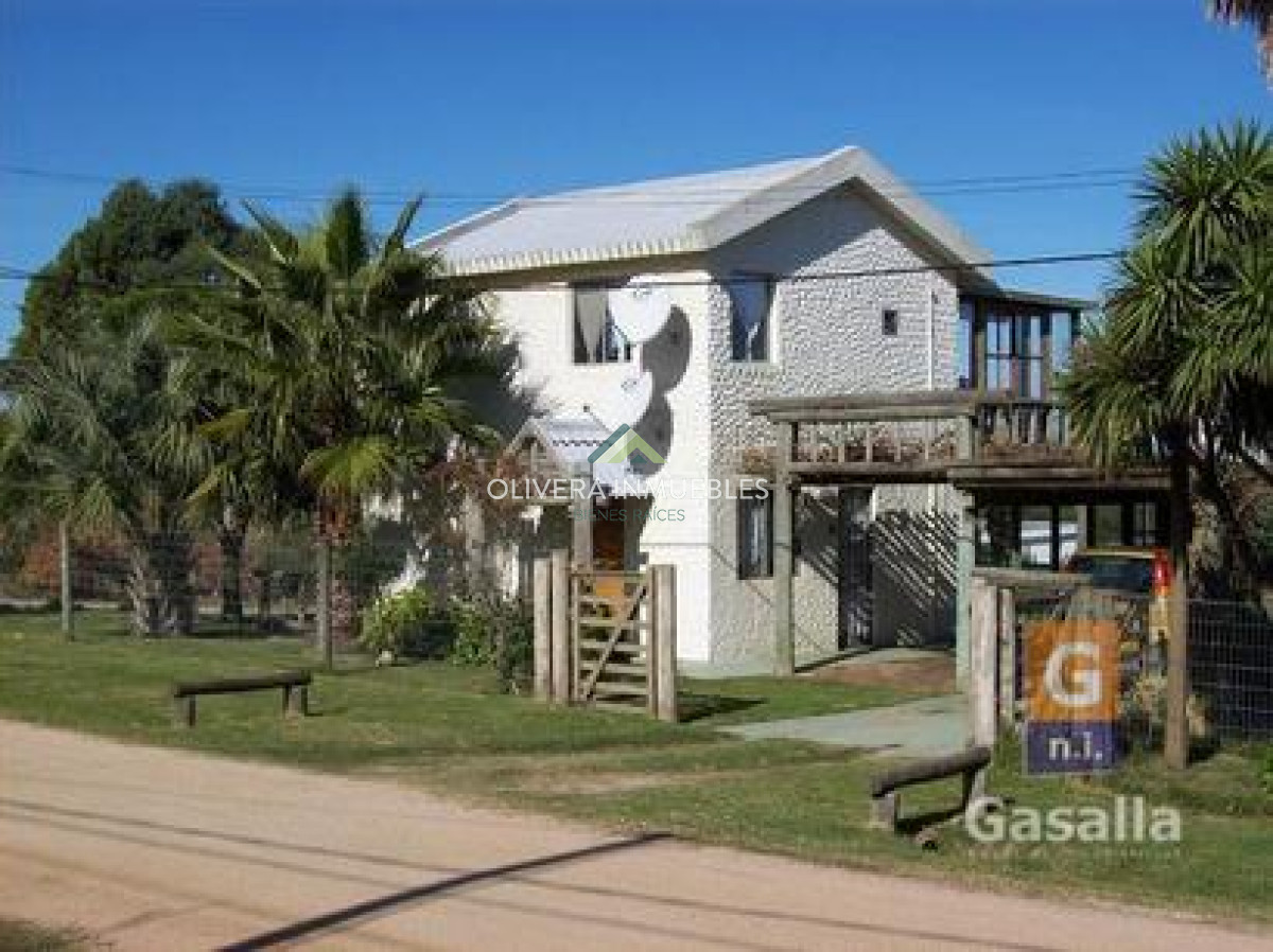 Casa ID.12141 - Casa en venta en El Chorro a 200 mts del mar - Ref. 1594