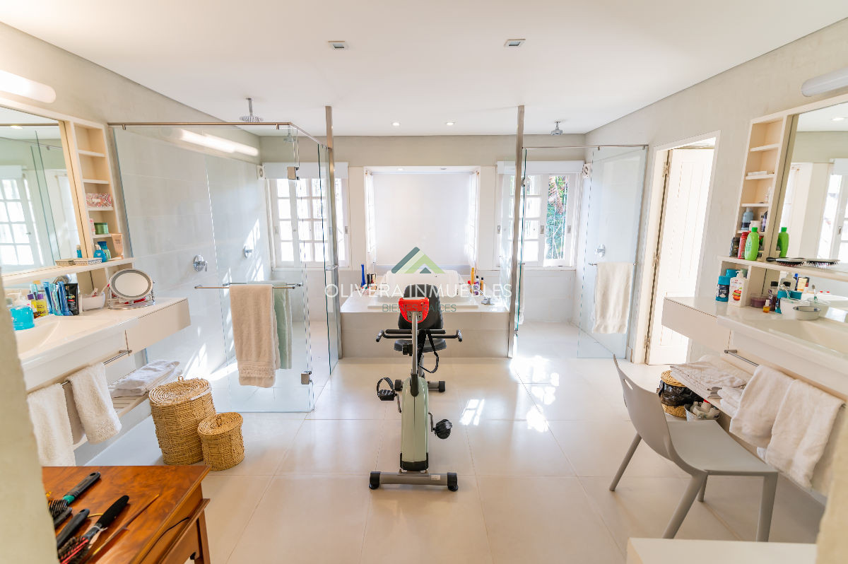 Casa ID.12454 - Mansión de estilo clásico en venta en el corazón de Beverly Hills