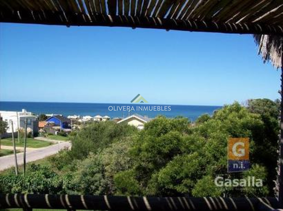 Casa ID.12141 - Casa en venta en El Chorro a 200 mts del mar - Ref. 1594