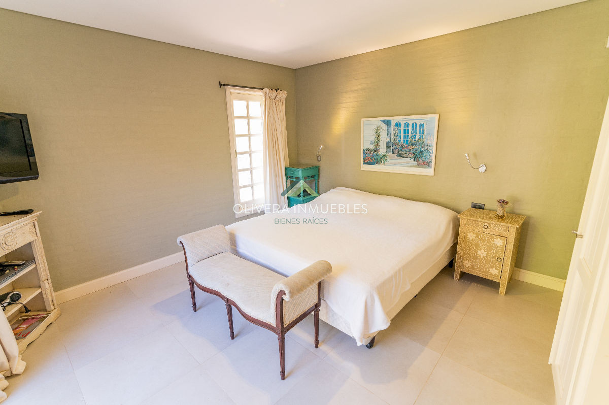 Casa ID.12454 - Mansión de estilo clásico en venta en el corazón de Beverly Hills