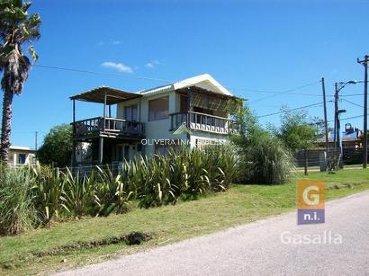 Casa ID.12141 - Casa en venta en El Chorro a 200 mts del mar - Ref. 1594