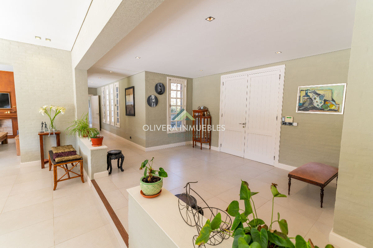 Casa ID.12454 - Mansión de estilo clásico en venta en el corazón de Beverly Hills