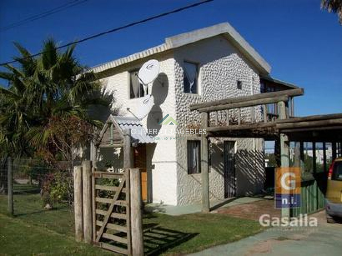 Casa ID.12141 - Casa en venta en El Chorro a 200 mts del mar - Ref. 1594