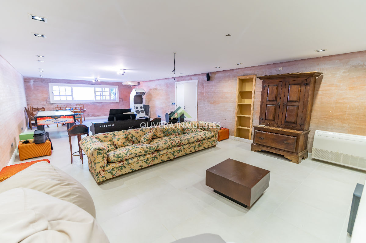 Casa ID.12454 - Mansión de estilo clásico en venta en el corazón de Beverly Hills