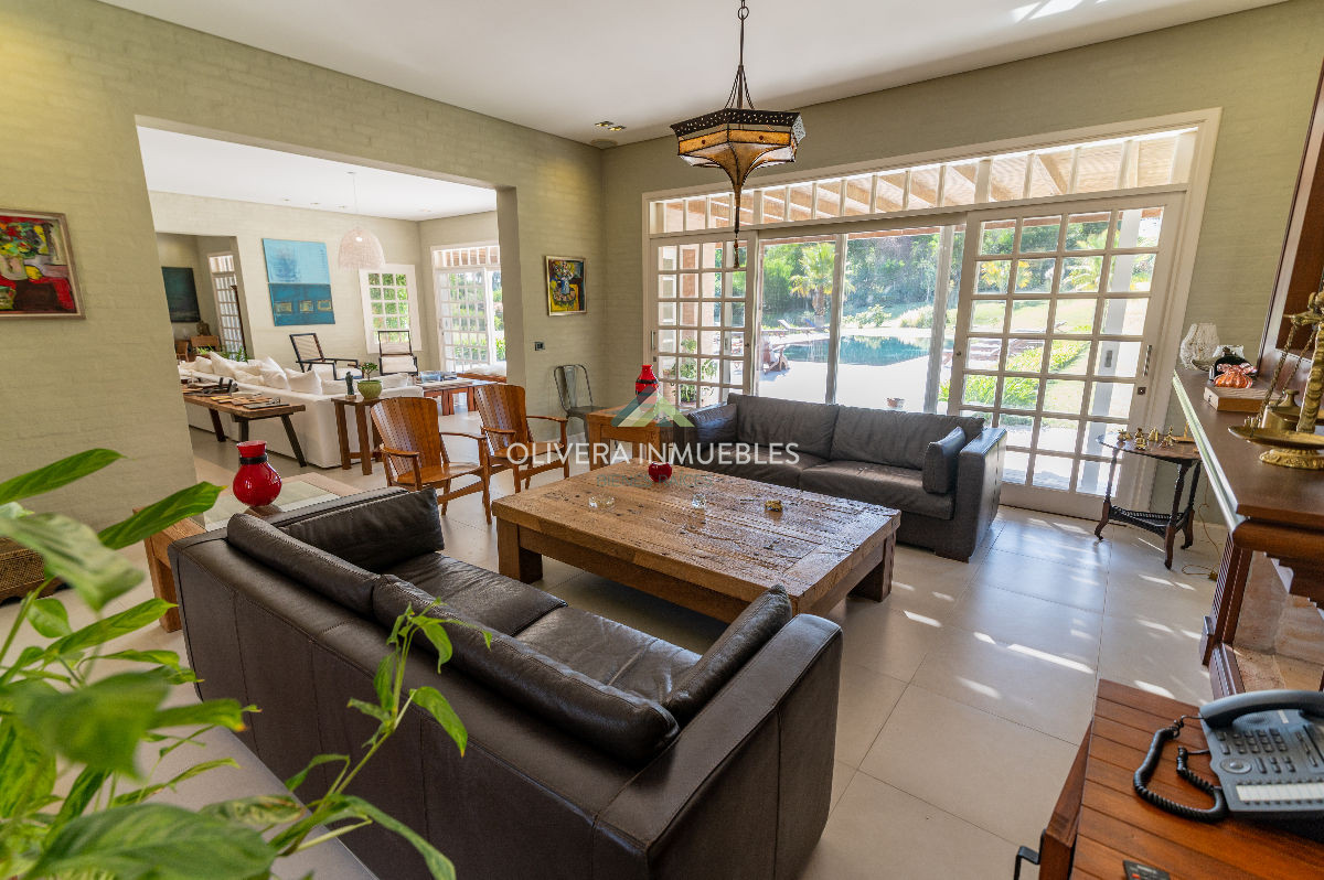 Casa ID.12454 - Mansión de estilo clásico en venta en el corazón de Beverly Hills