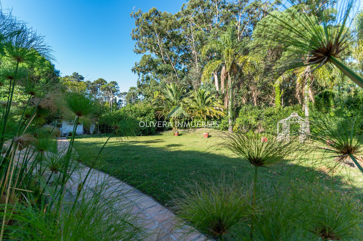 Casa ID.12454 - Mansión de estilo clásico en venta en el corazón de Beverly Hills