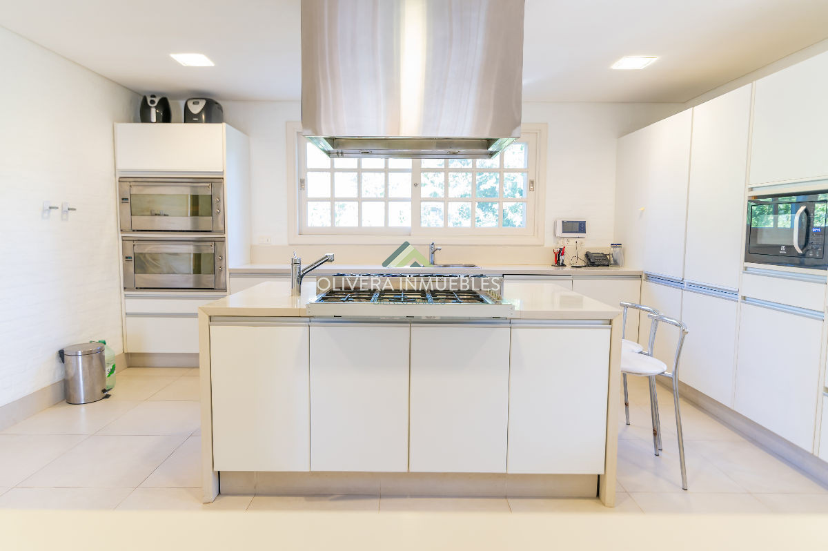 Casa ID.12454 - Mansión de estilo clásico en venta en el corazón de Beverly Hills
