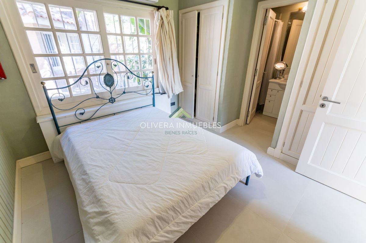 Casa ID.12454 - Mansión de estilo clásico en venta en el corazón de Beverly Hills