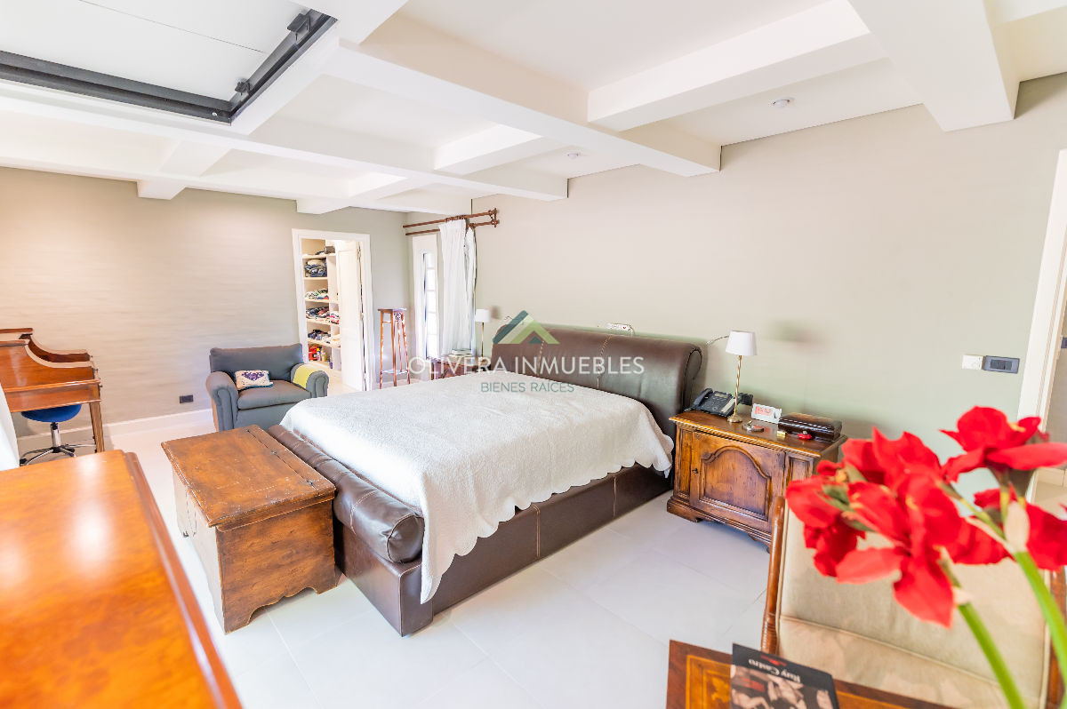 Casa ID.12454 - Mansión de estilo clásico en venta en el corazón de Beverly Hills