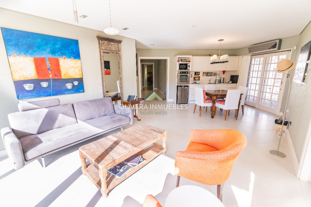 Casa ID.12454 - Mansión de estilo clásico en venta en el corazón de Beverly Hills