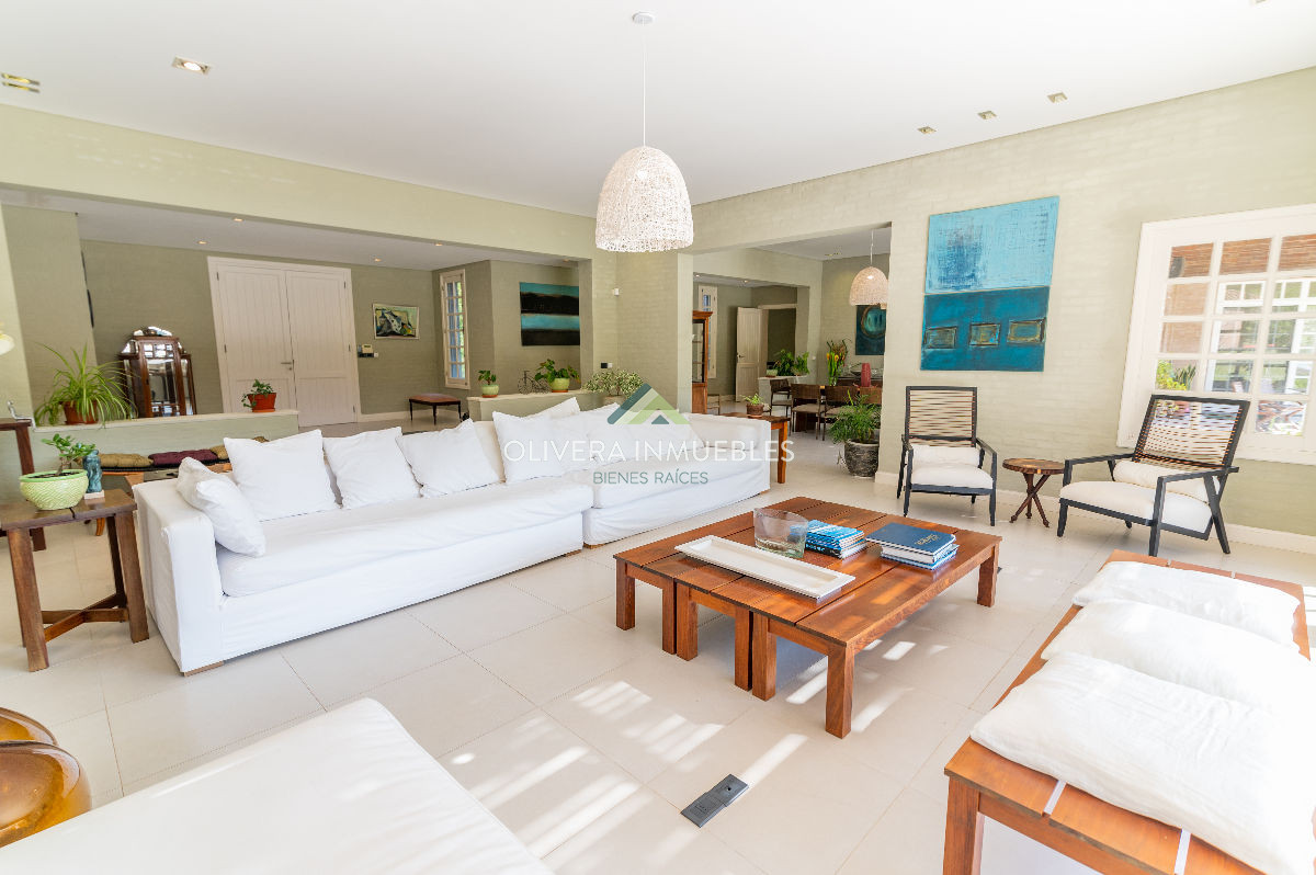 Casa ID.12454 - Mansión de estilo clásico en venta en el corazón de Beverly Hills