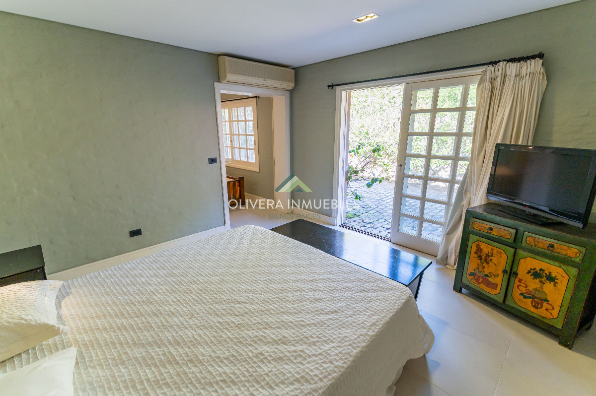 Casa ID.12454 - Mansión de estilo clásico en venta en el corazón de Beverly Hills