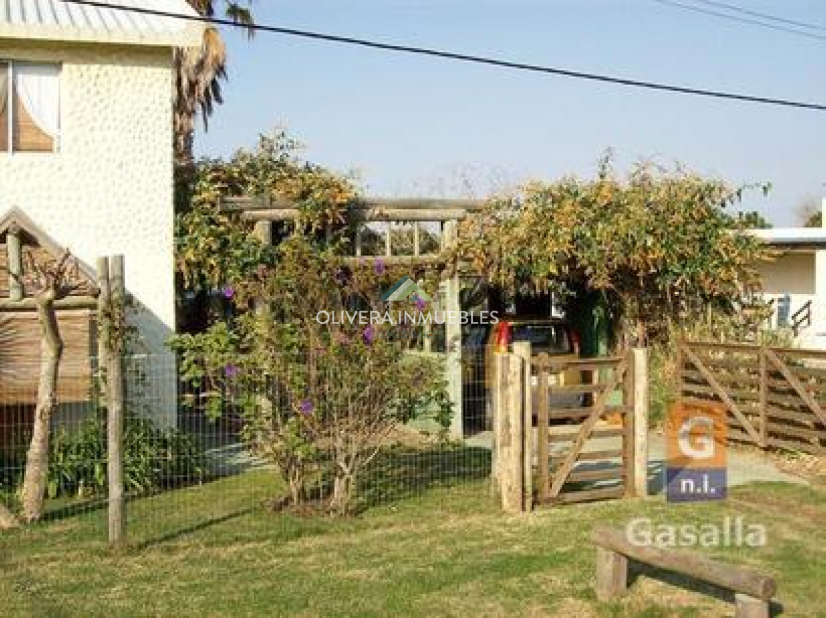 Casa ID.12141 - Casa en venta en El Chorro a 200 mts del mar - Ref. 1594