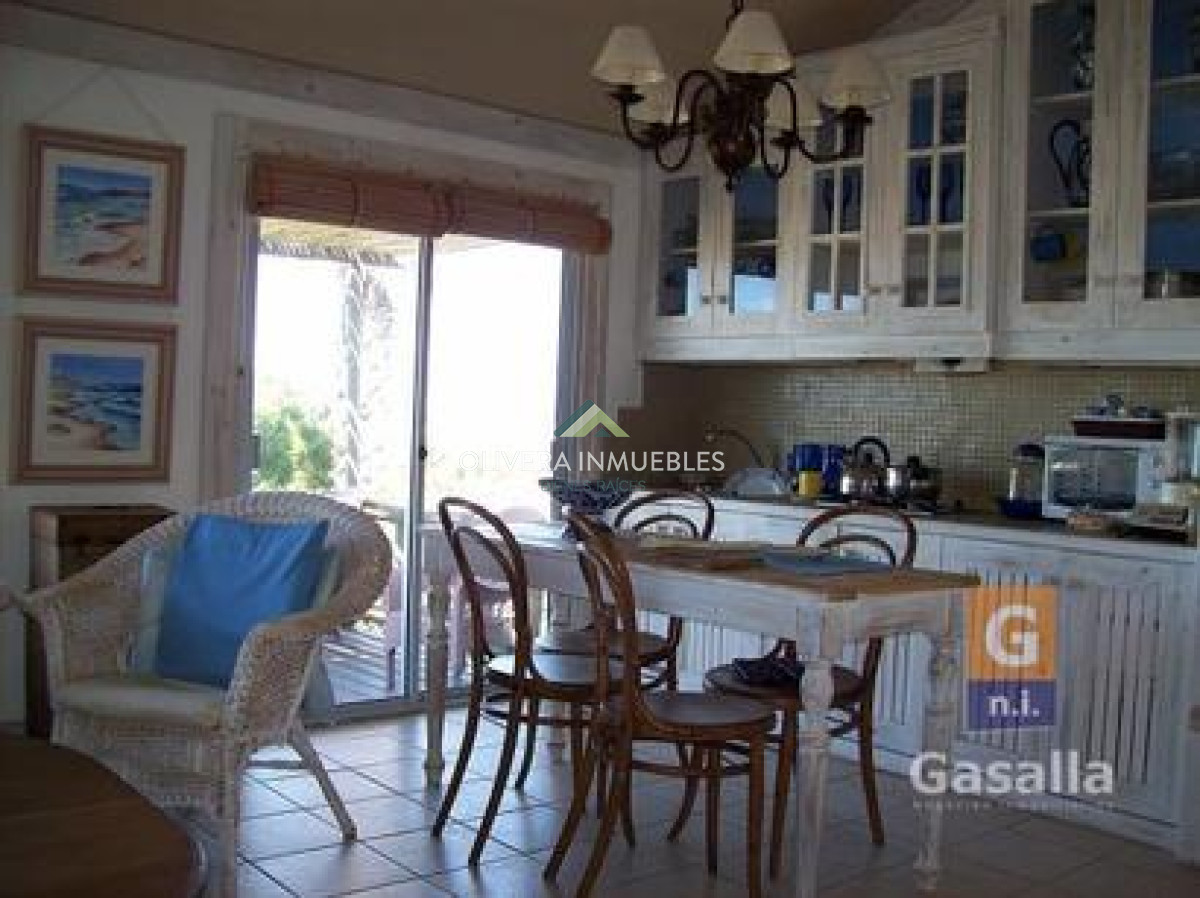Casa ID.12141 - Casa en venta en El Chorro a 200 mts del mar - Ref. 1594