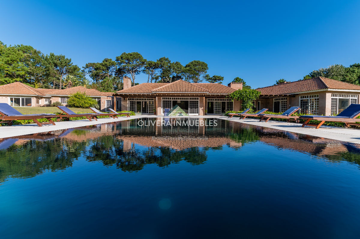 Casa ID.12454 - Mansión de estilo clásico en venta en el corazón de Beverly Hills