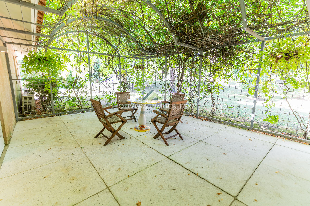 Casa ID.12454 - Mansión de estilo clásico en venta en el corazón de Beverly Hills