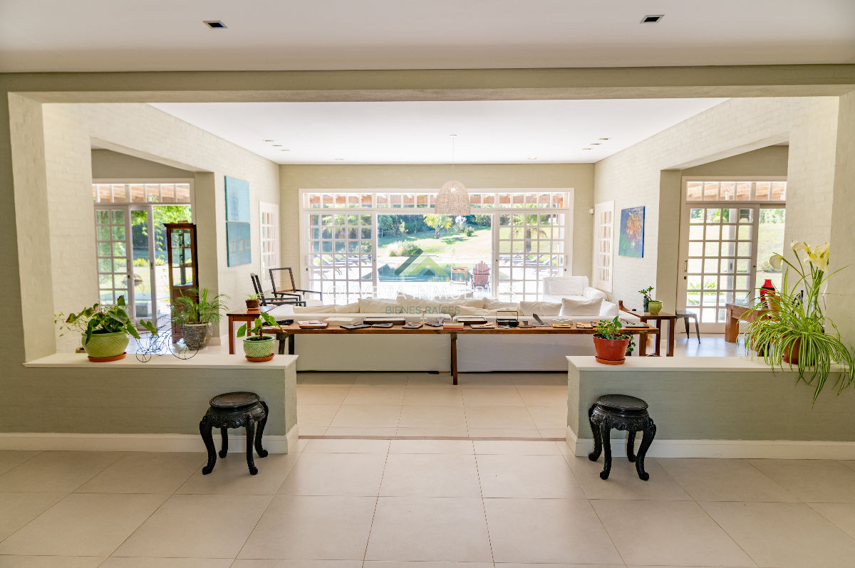 Casa ID.12454 - Mansión de estilo clásico en venta en el corazón de Beverly Hills