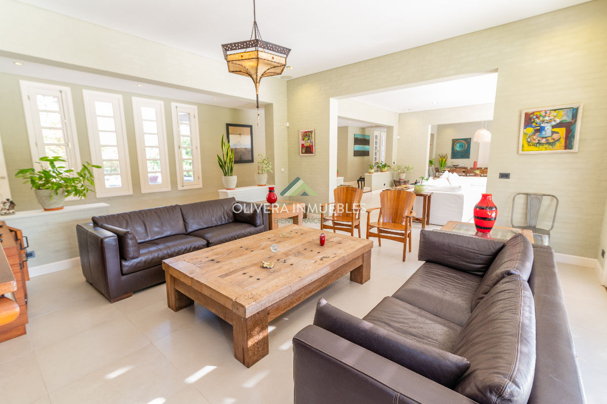 Casa ID.12454 - Mansión de estilo clásico en venta en el corazón de Beverly Hills