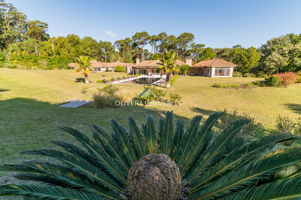 Casa ID.12454 - Mansión de estilo clásico en venta en el corazón de Beverly Hills