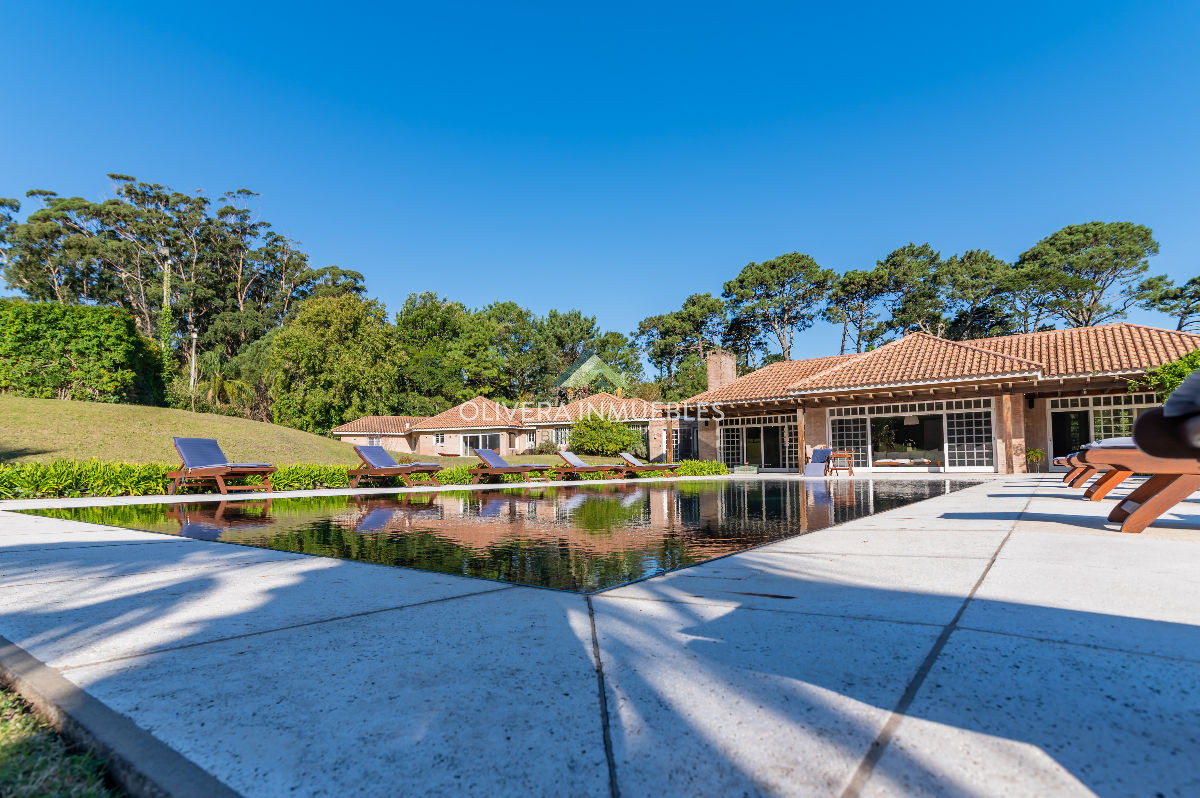 Casa ID.12454 - Mansión de estilo clásico en venta en el corazón de Beverly Hills