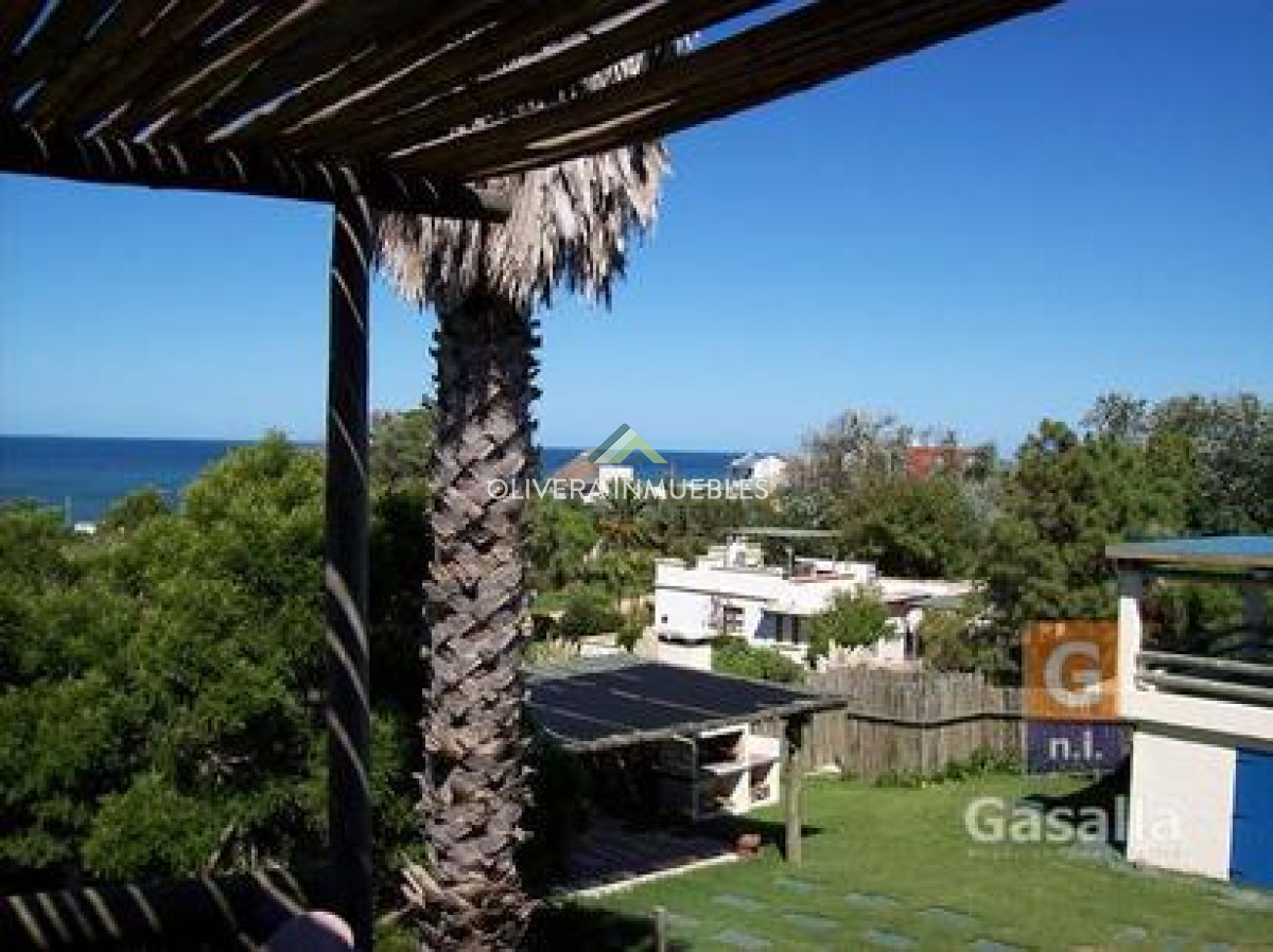 Casa ID.12141 - Casa en venta en El Chorro a 200 mts del mar - Ref. 1594