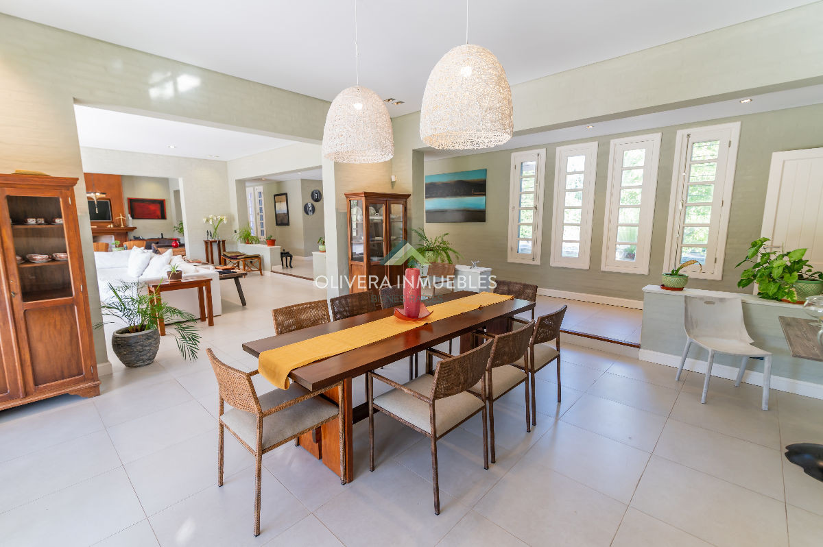 Casa ID.12454 - Mansión de estilo clásico en venta en el corazón de Beverly Hills