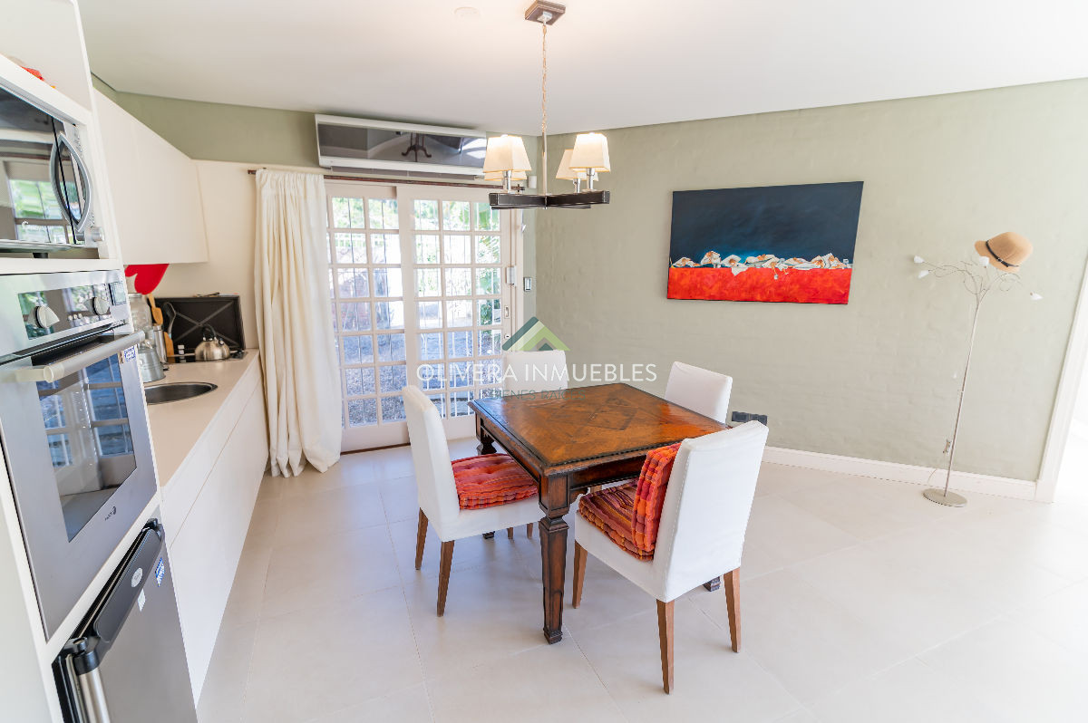 Casa ID.12454 - Mansión de estilo clásico en venta en el corazón de Beverly Hills