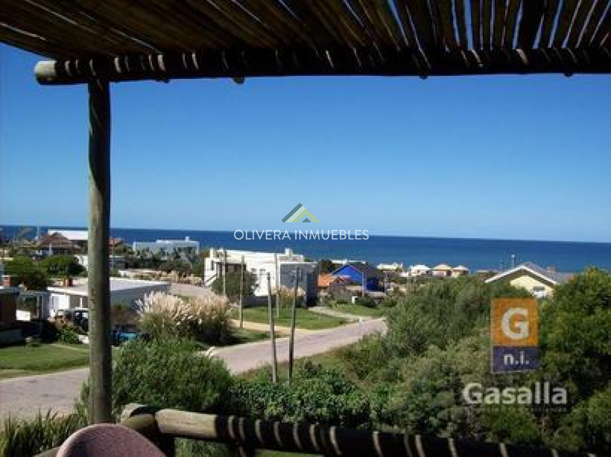 Casa ID.12141 - Casa en venta en El Chorro a 200 mts del mar - Ref. 1594