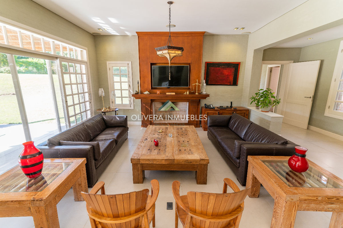 Casa ID.12454 - Mansión de estilo clásico en venta en el corazón de Beverly Hills