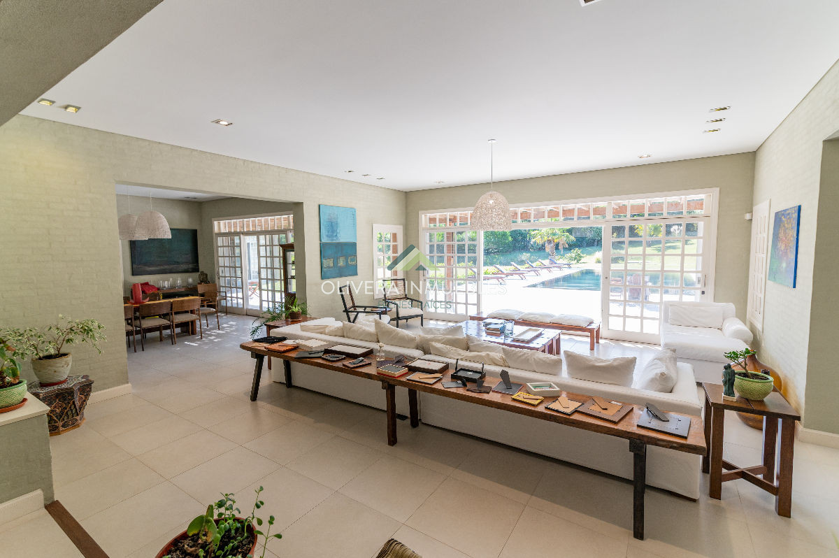 Casa ID.12454 - Mansión de estilo clásico en venta en el corazón de Beverly Hills