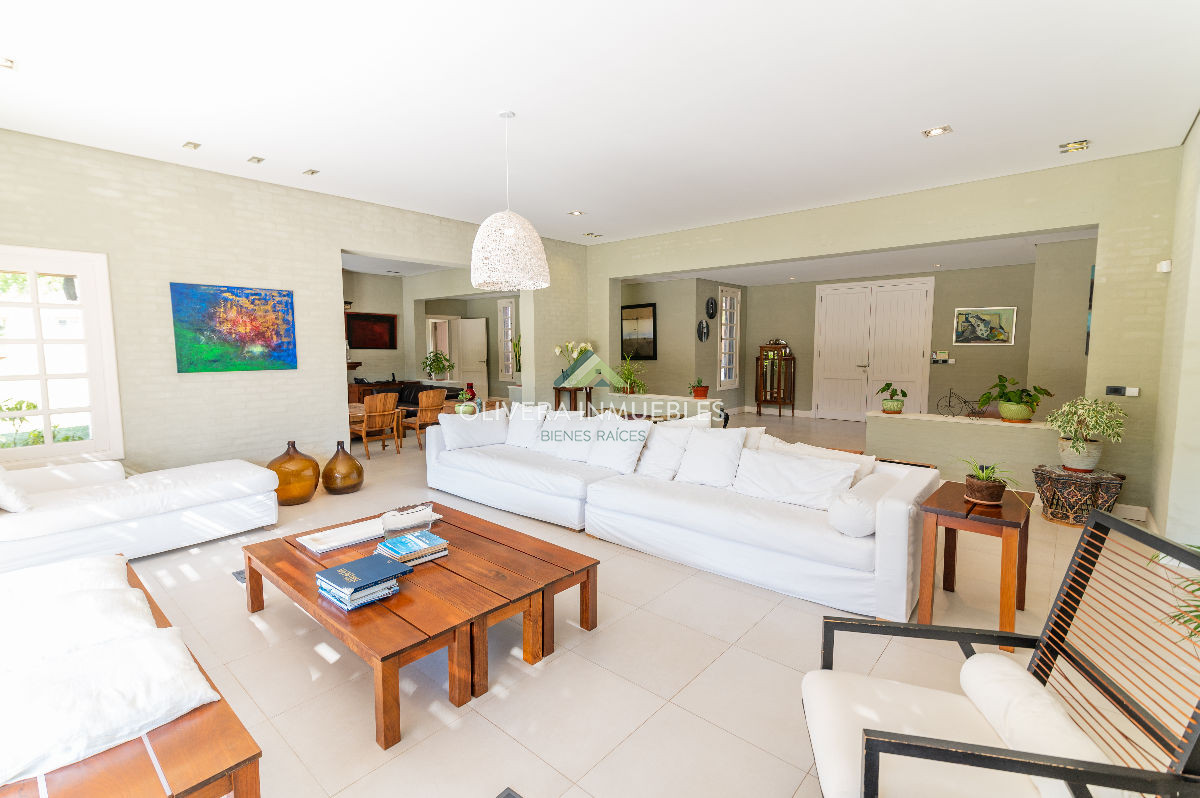 Casa ID.12454 - Mansión de estilo clásico en venta en el corazón de Beverly Hills