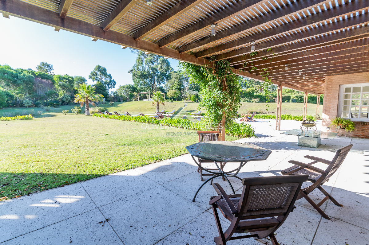 Casa ID.12454 - Mansión de estilo clásico en venta en el corazón de Beverly Hills