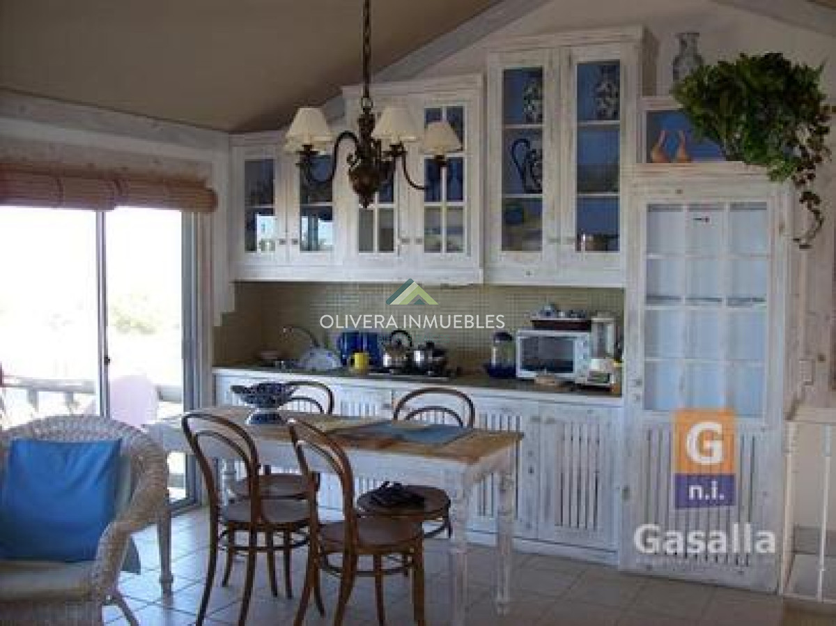 Casa ID.12141 - Casa en venta en El Chorro a 200 mts del mar - Ref. 1594