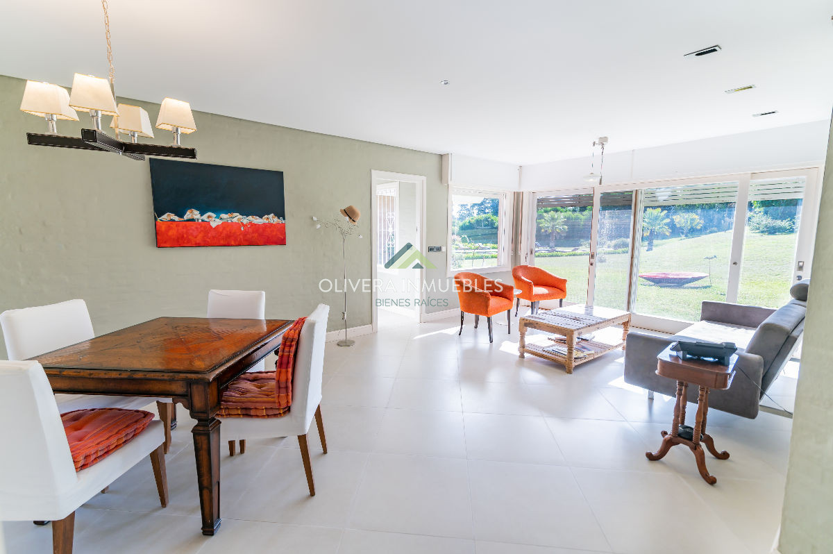 Casa ID.12454 - Mansión de estilo clásico en venta en el corazón de Beverly Hills