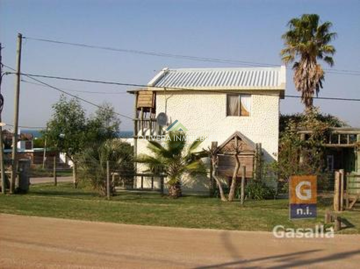 Casa ID.12141 - Casa en venta en El Chorro a 200 mts del mar - Ref. 1594