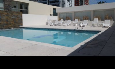 Cómodo y moderno apartamento en venta en Península - Punta del Este.