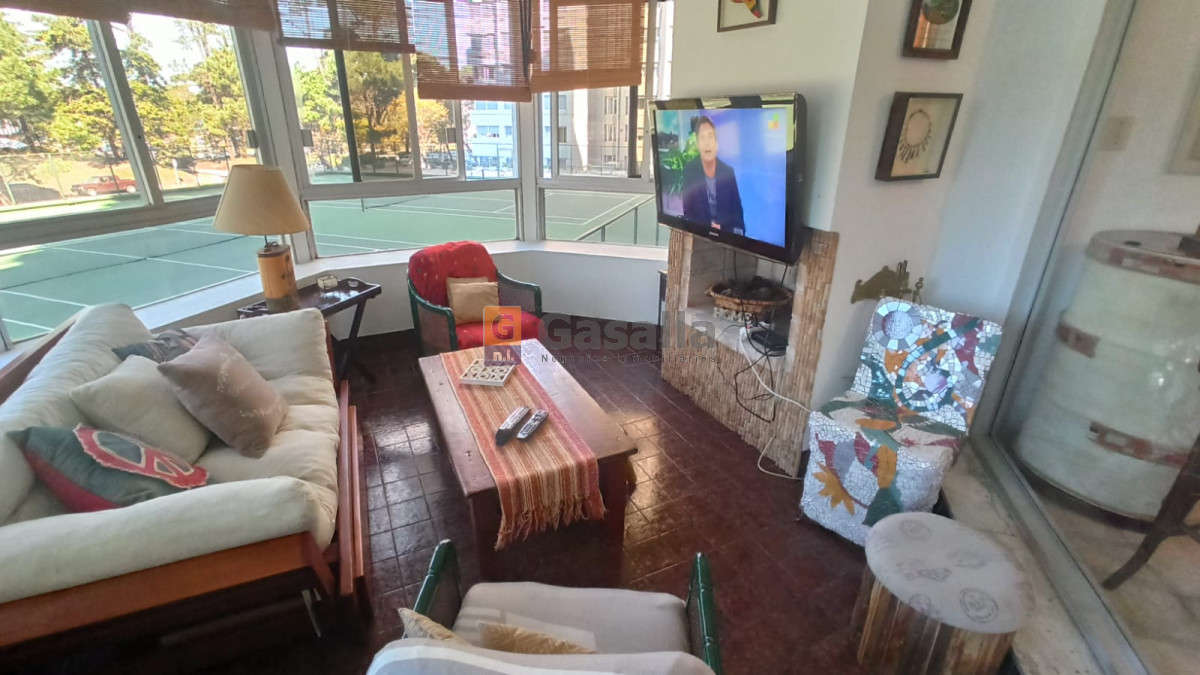 Apartamento en venta en Península - Punta del Este.  Ref- 4647 - GSL612A