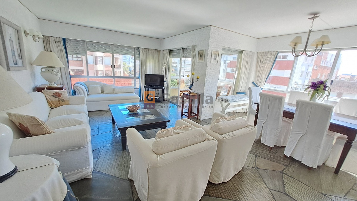 Apartamento En Venta - Punta del Este - Ref. 5883 - GSL3278A