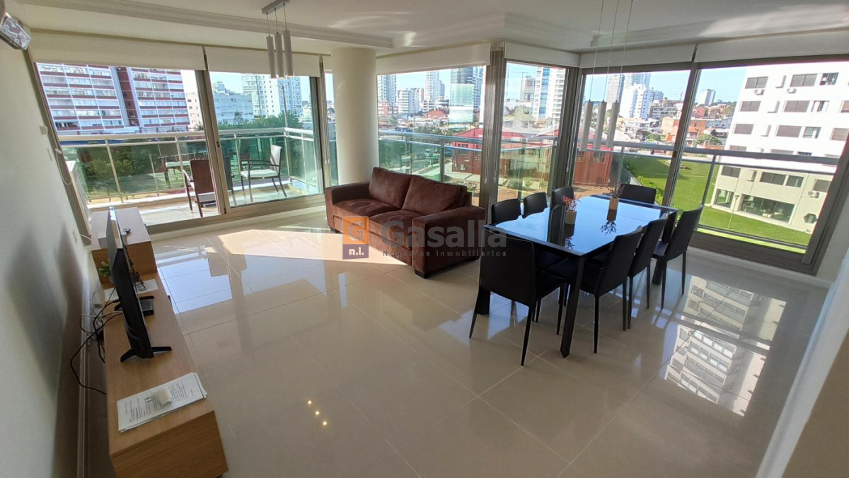 Apartamento en Venta en Punta del Este zona Playa Brava. Ref. 4386 - GSL259A