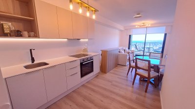 Apartamento En Alquiler de Temporada - Zona Las Delicias Ref. 7205