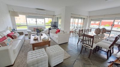Apartamento En Venta - Zona Península Ref. 7065