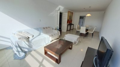 Apartamento en Punta del Este Zona Península.  Ref. 4365