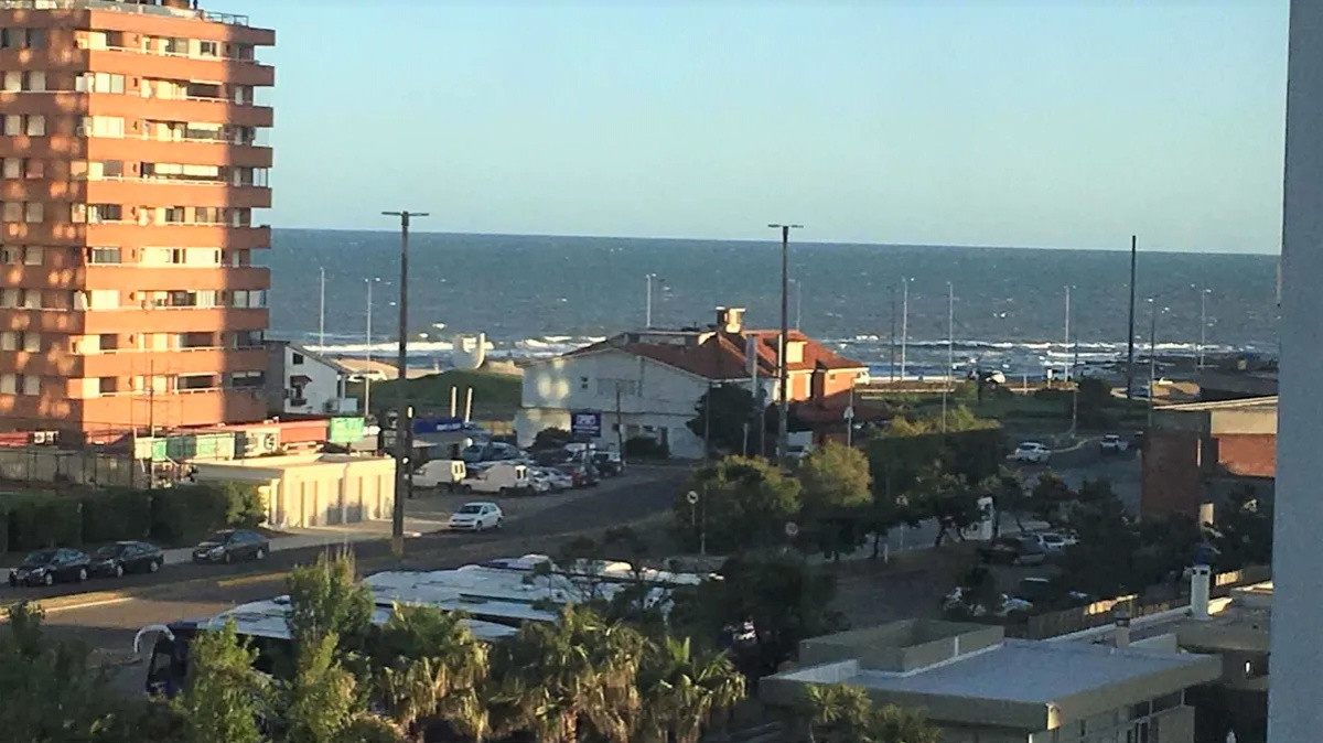 Apartamento en venta y alquiler - Playa Mansa. Ref. 5047