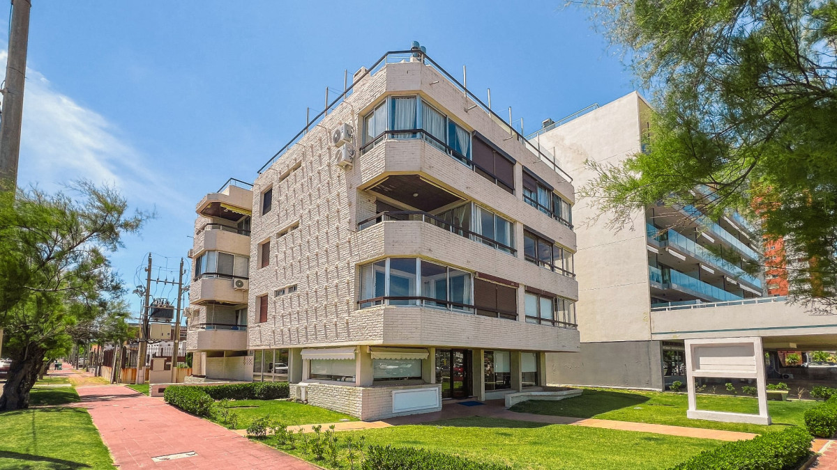 Venta apto en Piriapolis edificio Rodamar
