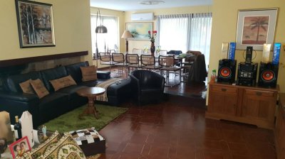 amplia residencia en punta del este en venta y alquiler - cantegril. ref. 4955 - gsl196c