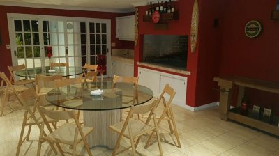 amplia residencia en punta del este en venta y alquiler - cantegril. ref. 4955 - gsl196c